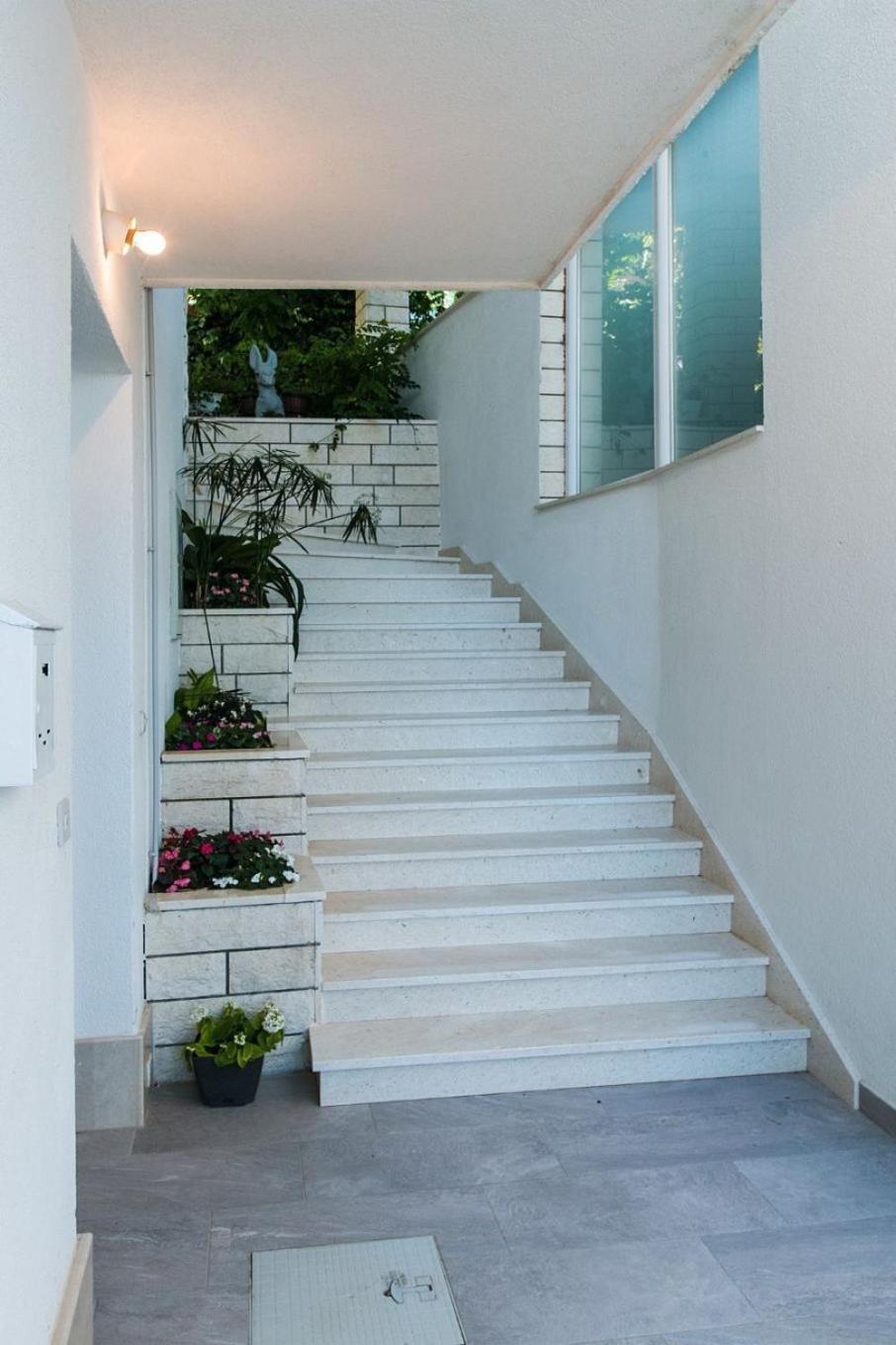 Apartments Robert Брела Екстериор снимка
