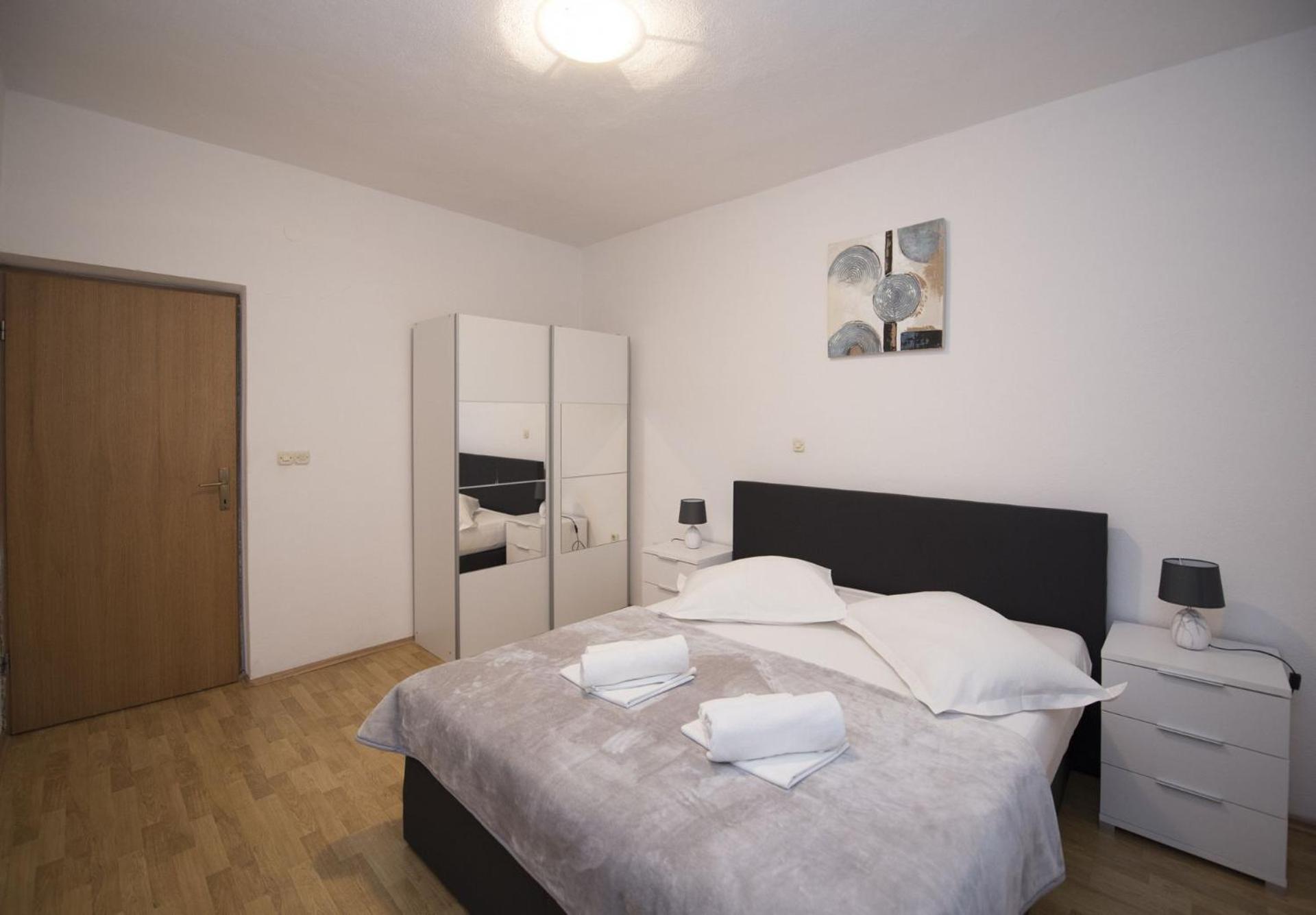 Apartments Robert Брела Екстериор снимка