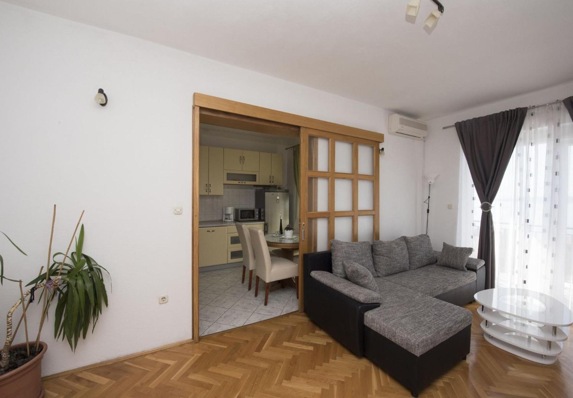 Apartments Robert Брела Екстериор снимка